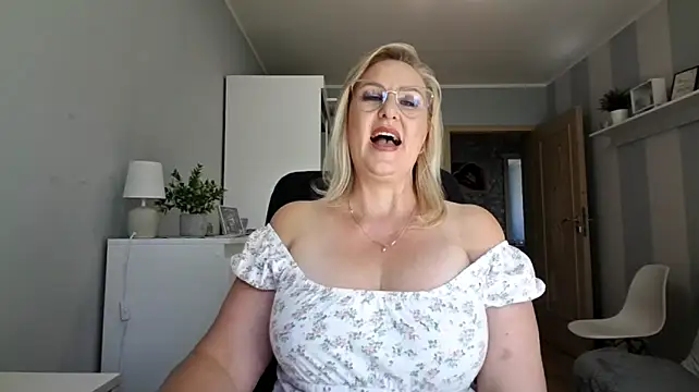 DianaLive's Live XXX Chat