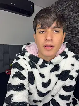XXX chat uživo modela Naim_TheKing