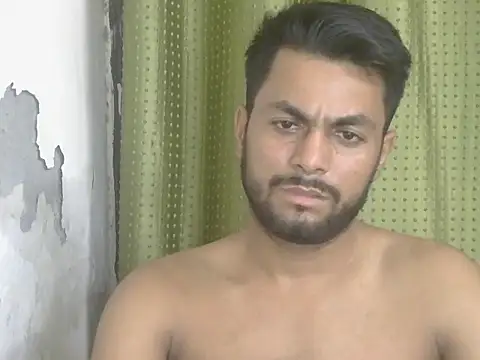 Stubborndesiboy XXX чат на живо