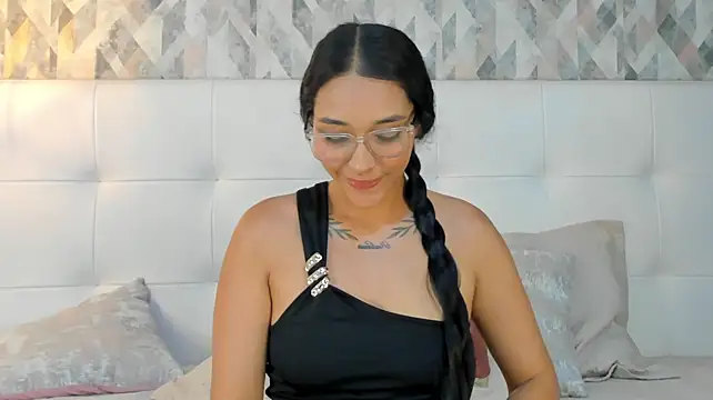 Roseaurora Adlı Modelin Canlı XXX Sohbeti