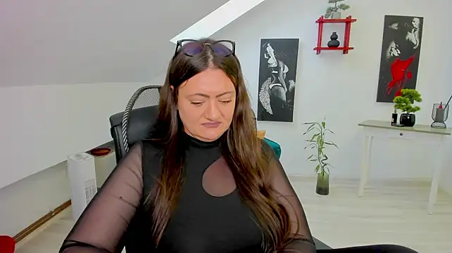 MistressDarrah's Live XXX Chat