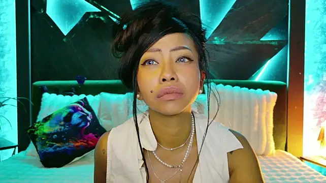 ElyaQuinn's Live XXX Chat