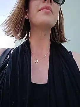 הופעת וובקאם של TopsyWilde