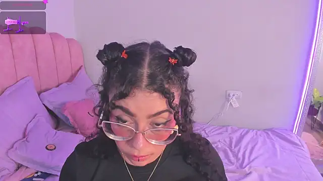 antonelllepiercee's Live XXX Chat