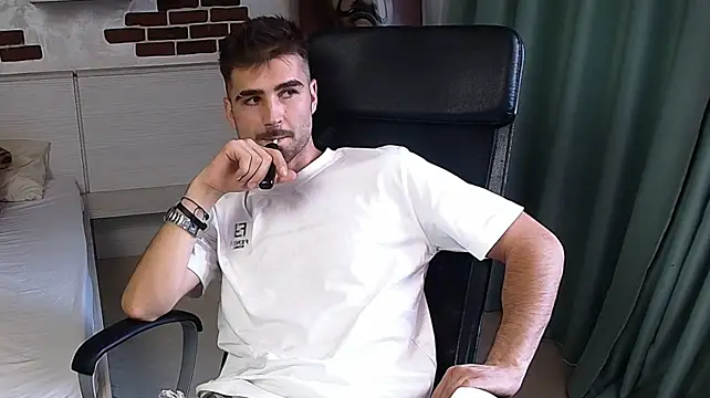 KyloEast Webcam Show