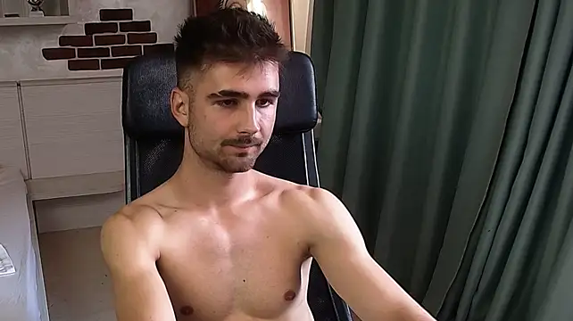 KyloEast Webcam show