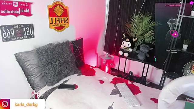 dark-kalr Show in webcam