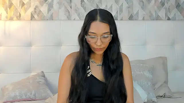 Roseaurora Adlı Modelin Canlı XXX Sohbeti