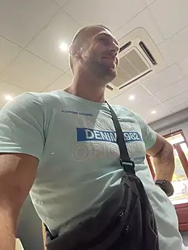 Онлайн чат XXX Johnytrain