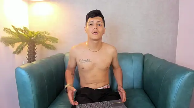 Julian_Fiire webcam show
