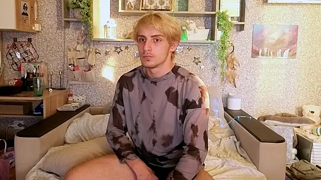BloodyBlondiee: вебкам-шоу