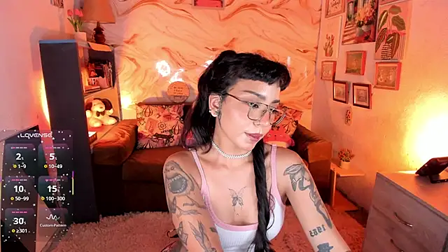 MilaThorne's Live XXX Chat