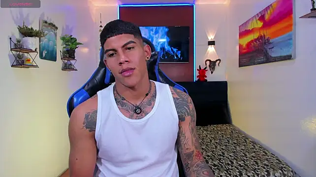 Damian_latinxxx Show in webcam
