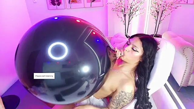 Maddie_T18's Live XXX Chat