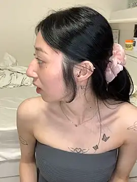 XXX chat uživo modela H_Kirachan