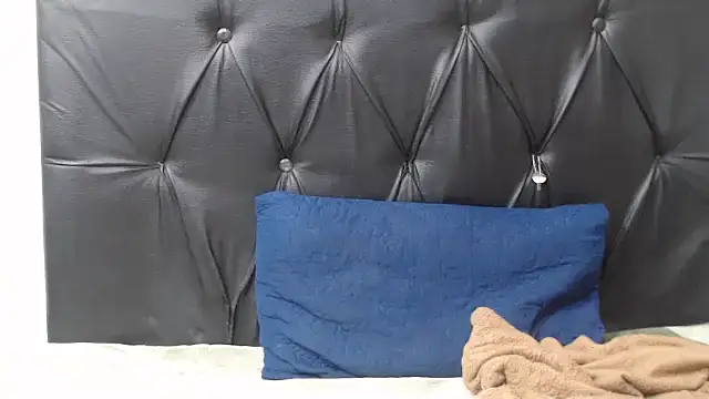 XXX chat uživo modela Ebonyboobsmilk