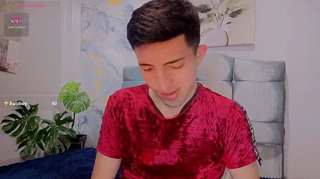Un_Sluttyy Chat XXX in diretta