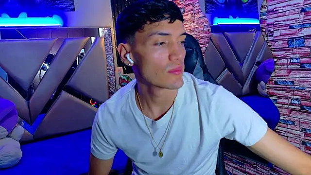 XXX chat uživo modela Aron_Darkx