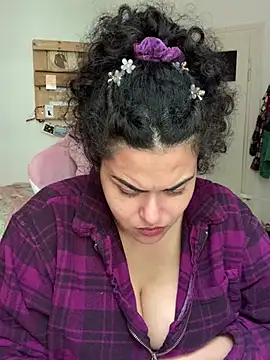 Chat +18 de Curvydesifromgermany ao vivo