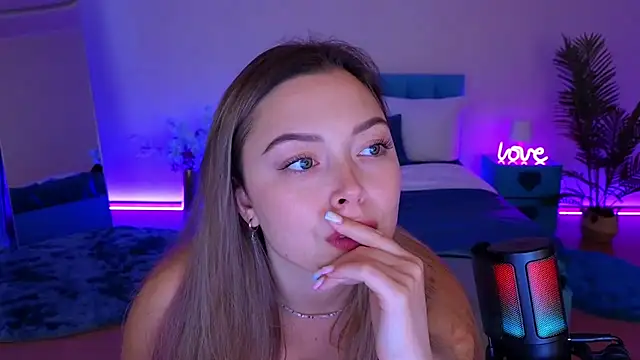 Chat +18 de Ava_Loone ao vivo