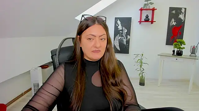 MistressDarrah's Live XXX Chat