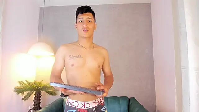 Show de Julian_Fiire na webcam