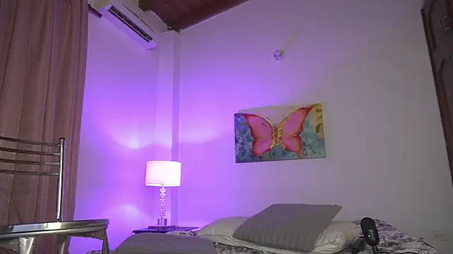 gala_monroe Adlı Modelin Canlı XXX Sohbeti