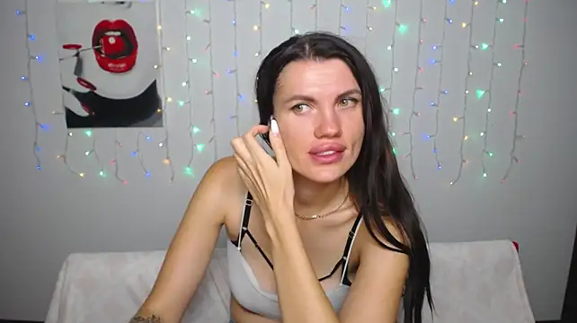 Chat +18 de MilaLoona ao vivo