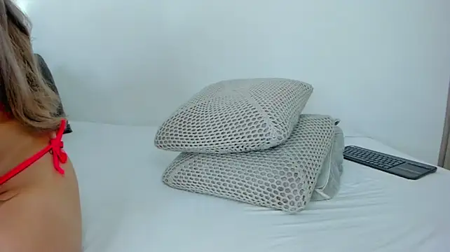 im_sarah34's Live XXX Chat