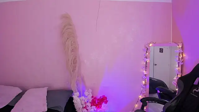 Emily_Roussee live XXX chat