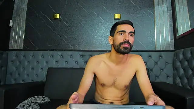 Andres_Bless: διαδικτυακό σόου στην κάμερα