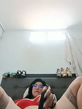 Chatroom XXX en direct de katysquirtdirty
