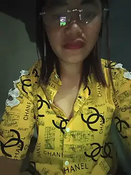Thuy-top's Live XXX Chat