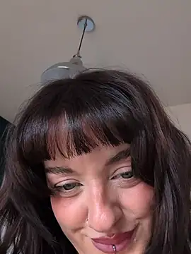 Chat +18 de Petite_Juicy_Olive ao vivo