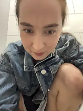 XXX chat uživo modela Holly_Play