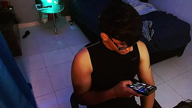 Mr_yisuzz Webcam Show