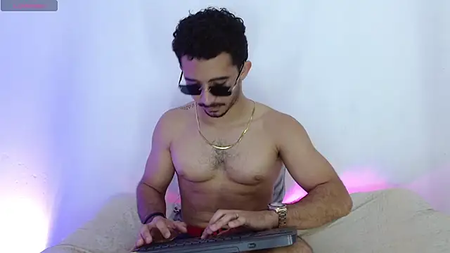 caius_bigcock1 webcam show