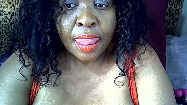 Ebony_Cougar: онлайн-секс-чат