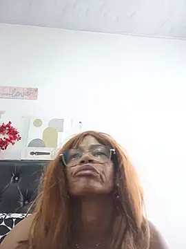 BustyMilf_'s Webcam Show