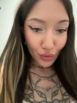 Chat +18 de SaintSquirt ao vivo