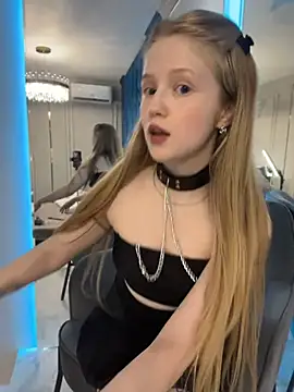 LilianHowards webcam show
