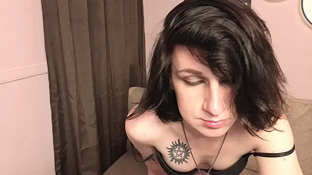 XXX chat uživo modela MickeQuinee