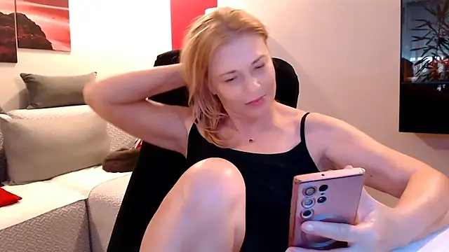 love-bionda's Live XXX Chat
