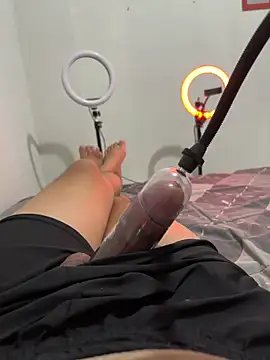Chat +18 de boydicksquirt ao vivo