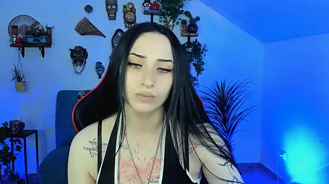 MonicaLowes' Live XXX Chat
