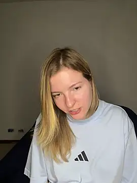 heyitskiara Adlı Modelin Canlı XXX Sohbeti