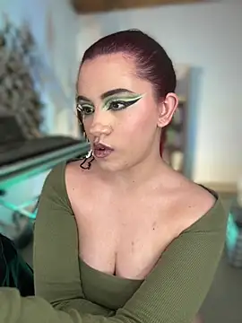 NikkiNix Chat XXX in diretta