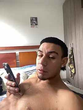 Taylor_DiamondBoy XXX чат на живо