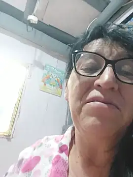 Chat +18 de clarita_01 ao vivo