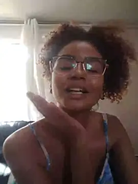 Show de Emanuelle_manu na webcam